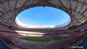 波媒：莱万与巴萨均未确定是否续约，将等到明年再做决定